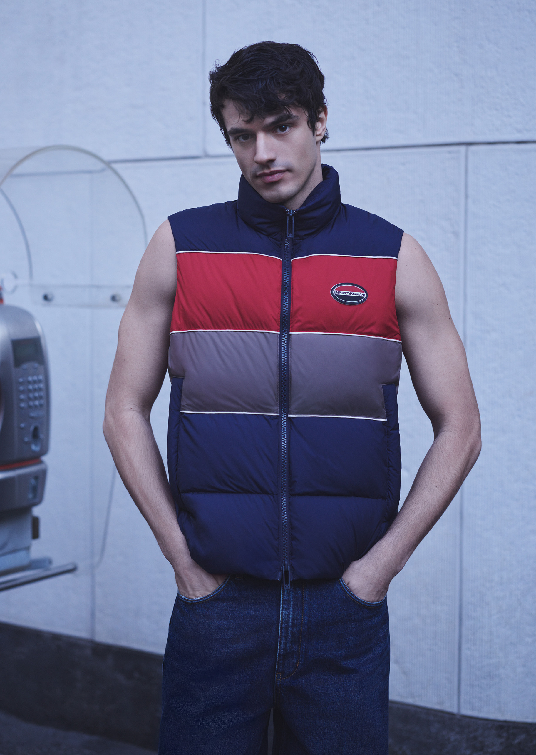Emporio Armani 男士无袖立领撞色拉链标识印花羽绒马甲