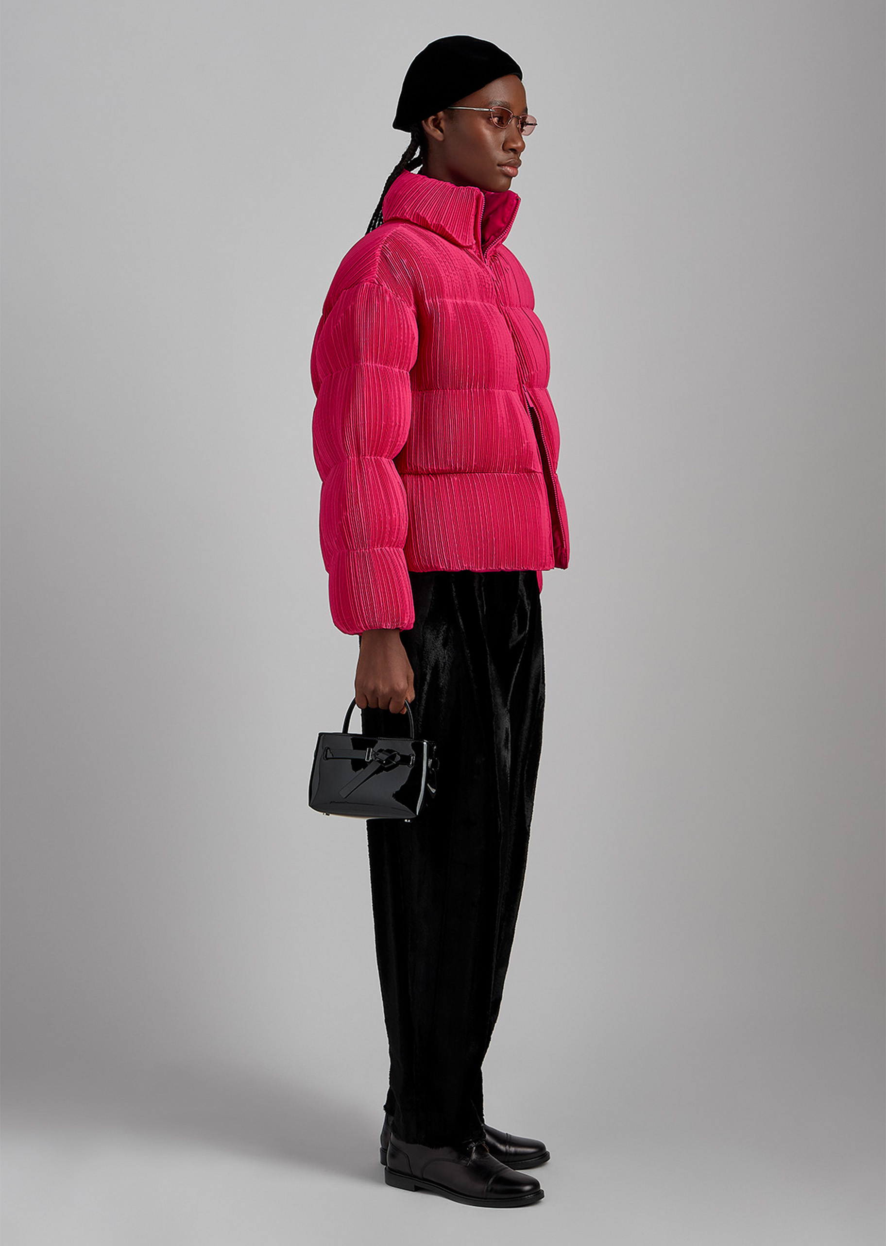 Emporio Armani 女士短款加厚可收纳连帽褶裥纯色拉链棉服