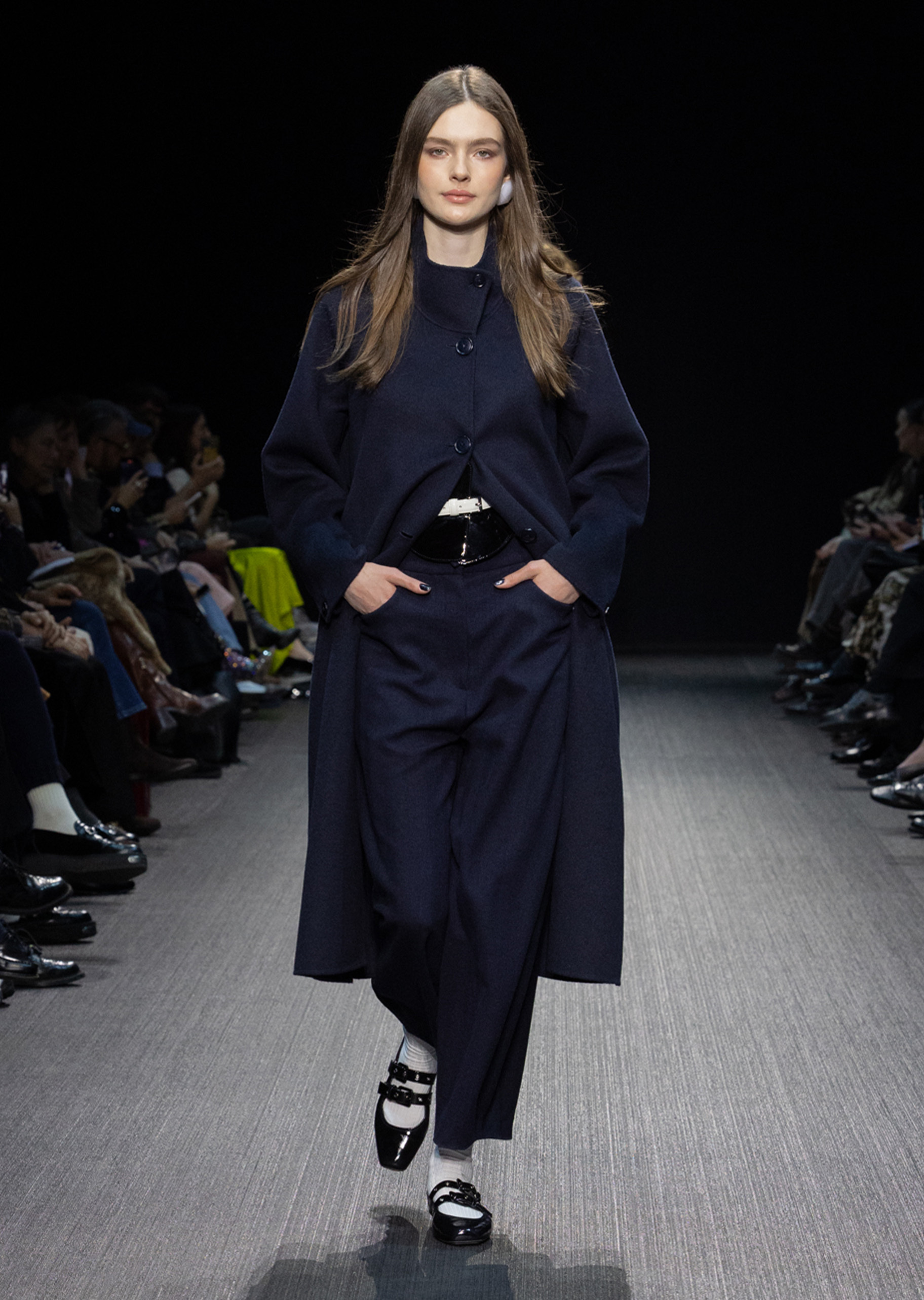 Emporio Armani 女士绵羊毛长袖立领配腰带秀场同款大衣
