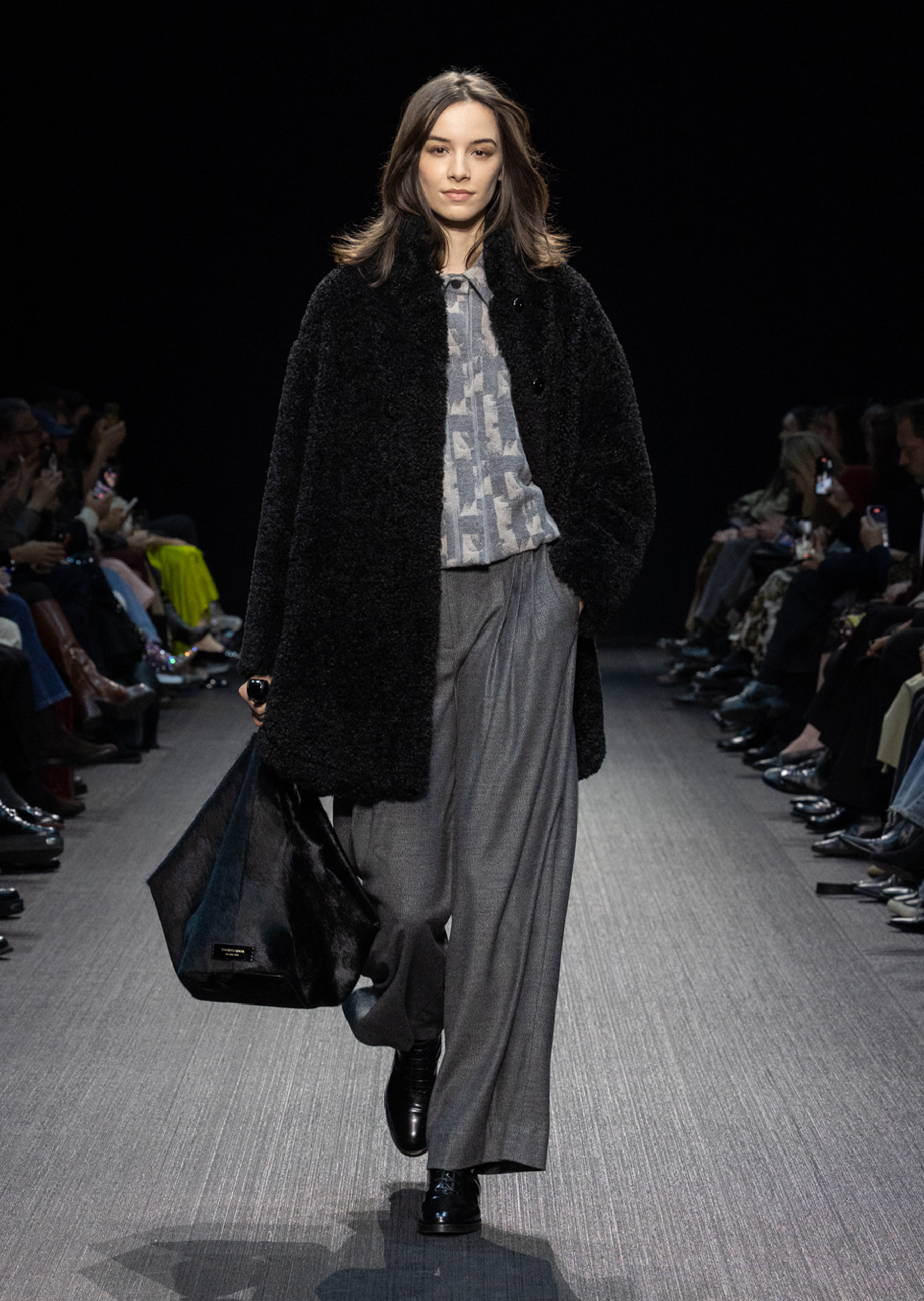 Emporio Armani 女士长袖翻领单排纽扣门襟秀场同款大衣