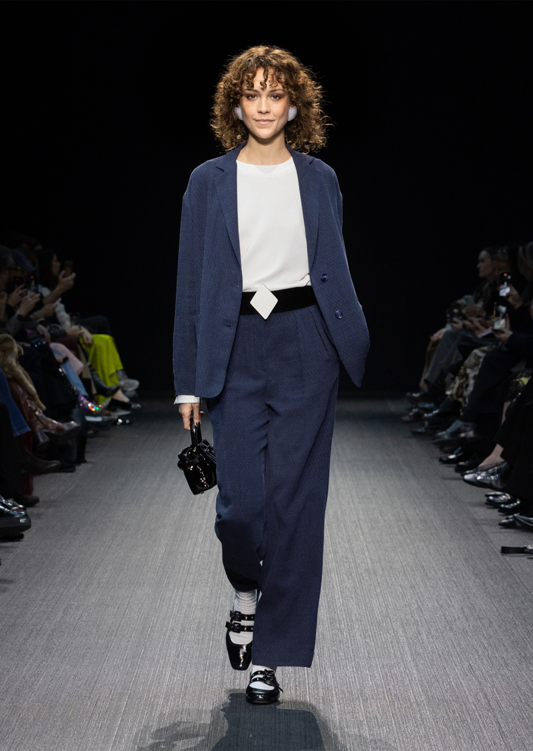 Emporio Armani 女士秀场同款漆面牛皮通勤休闲玛丽珍平底鞋