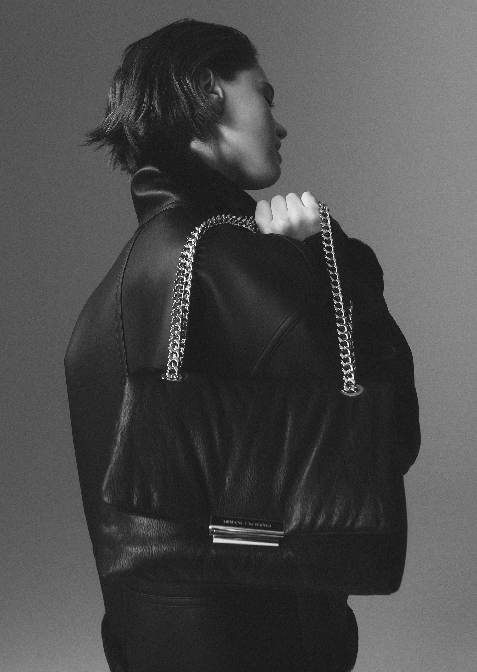ARMANI EXCHANGE 女士商务通勤单肩斜挎链条邮差包