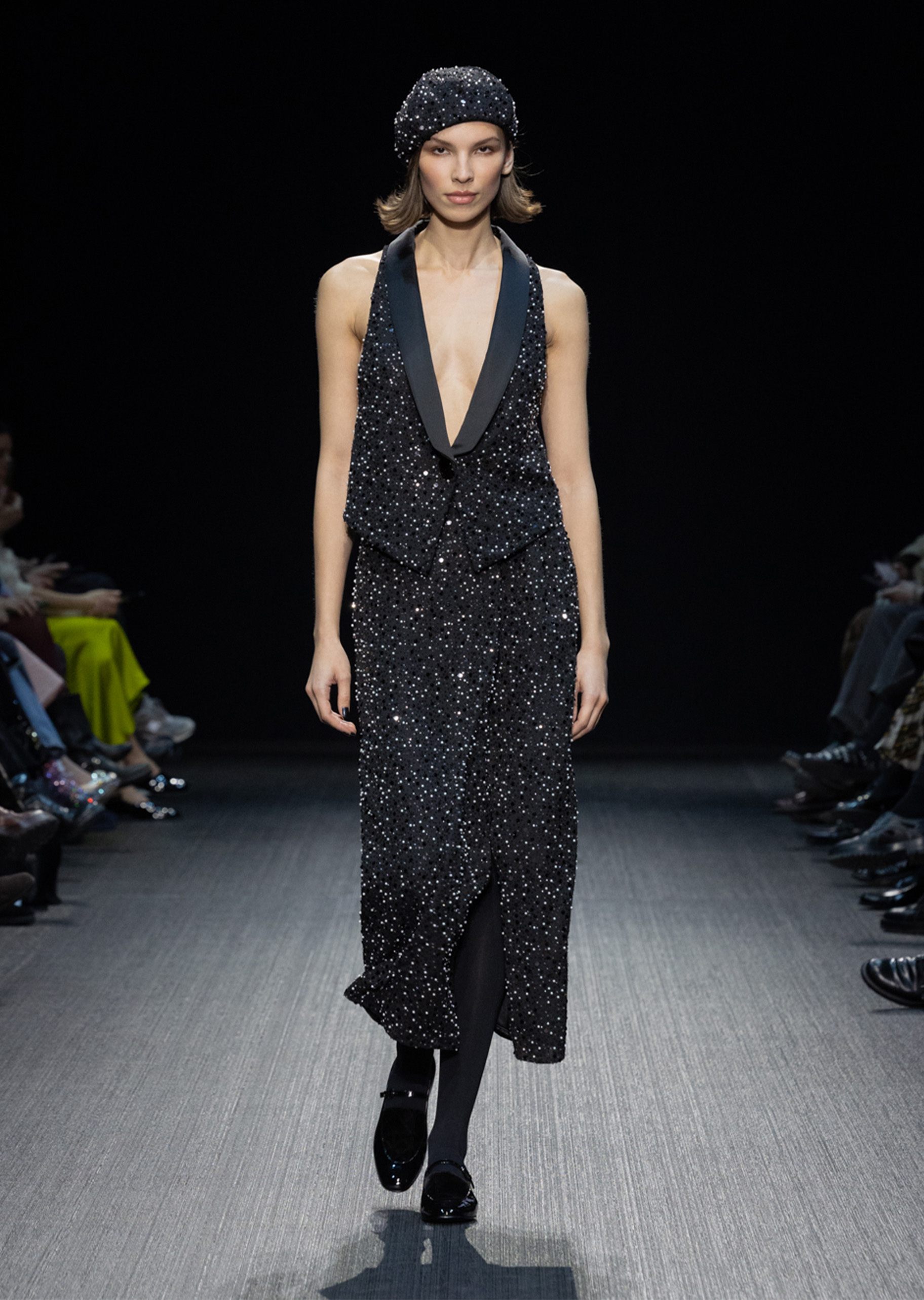 Emporio Armani 女士秀场同款圆顶通体亮片休闲时尚贝雷帽