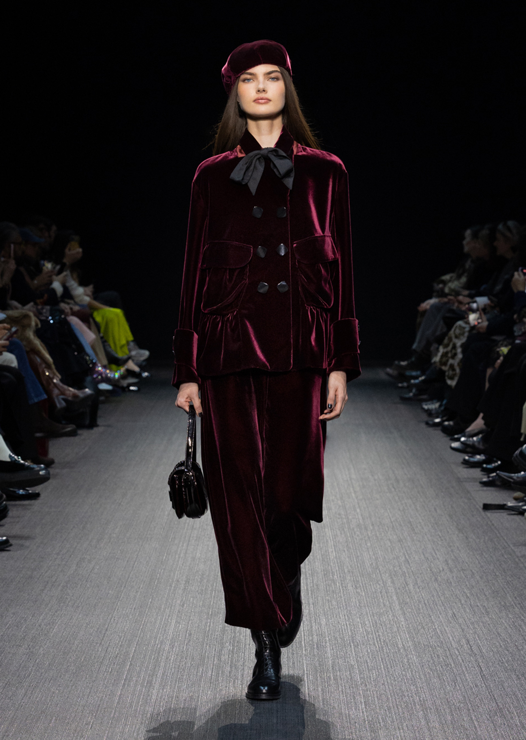 Emporio Armani 女士秀场同款圆顶纯色休闲复古优雅贝雷帽