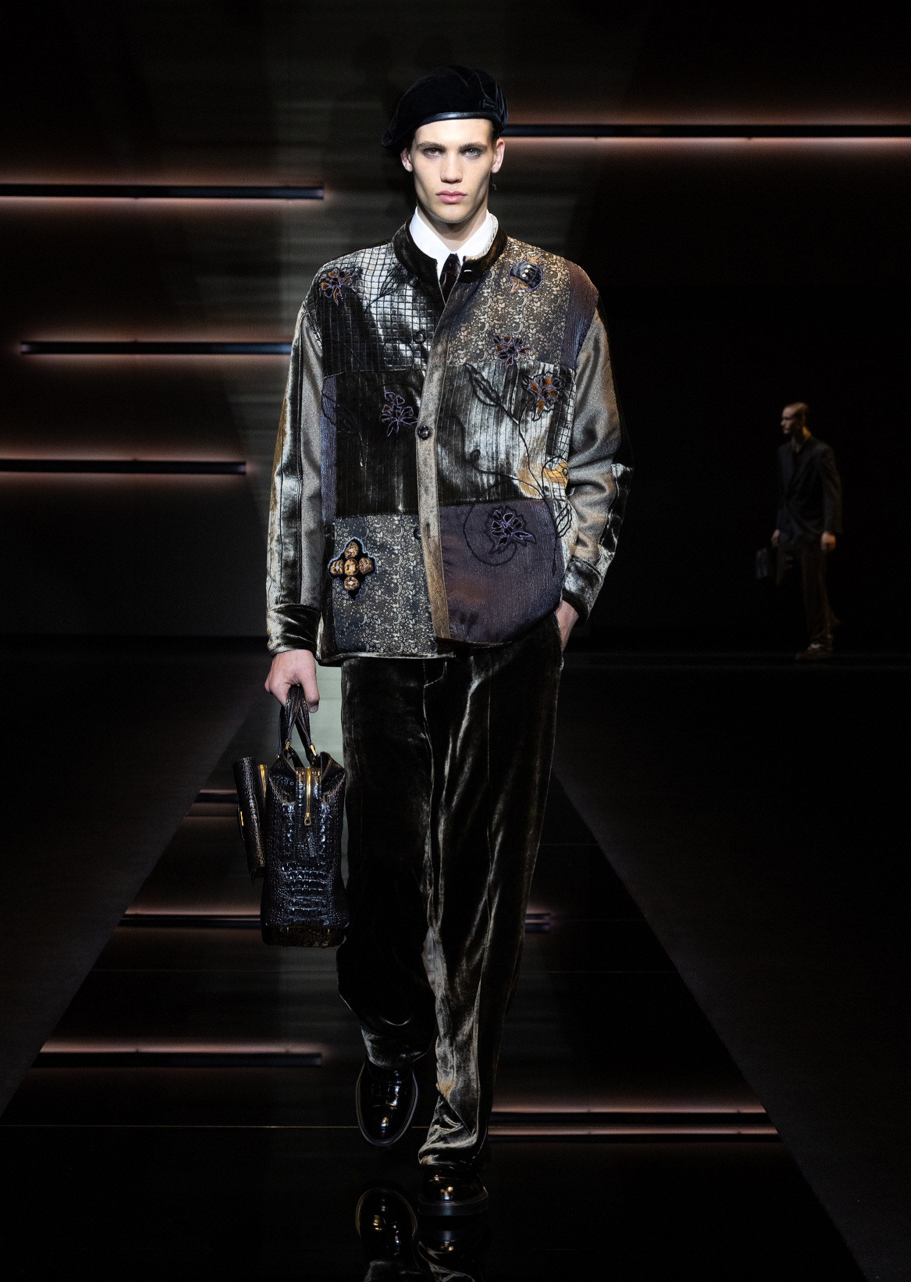 Emporio Armani 易烊千玺同款男士秀场同款牛皮革手提公文包