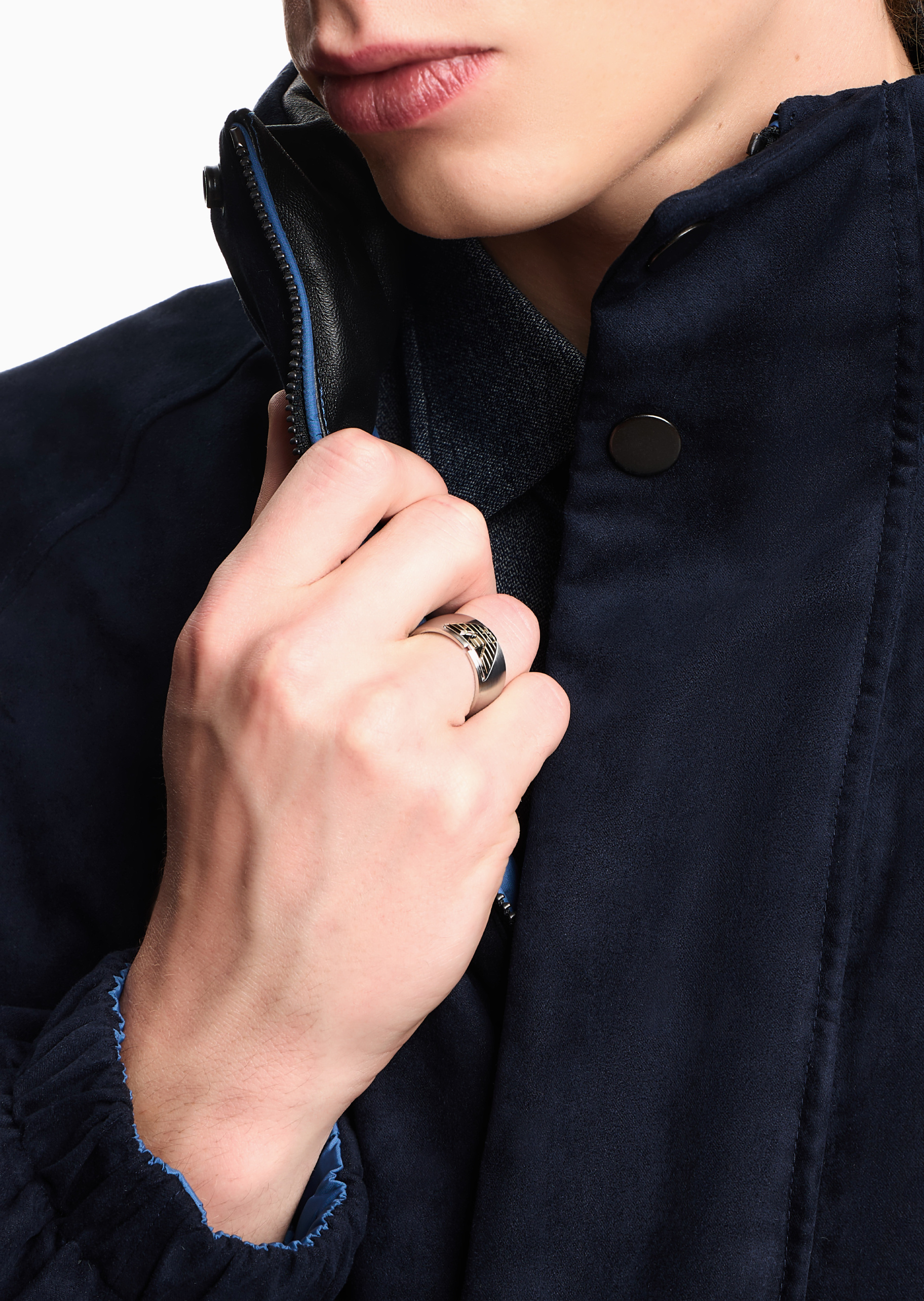 Emporio Armani 男士钢质宽版撞色鹰标经典时尚戒指