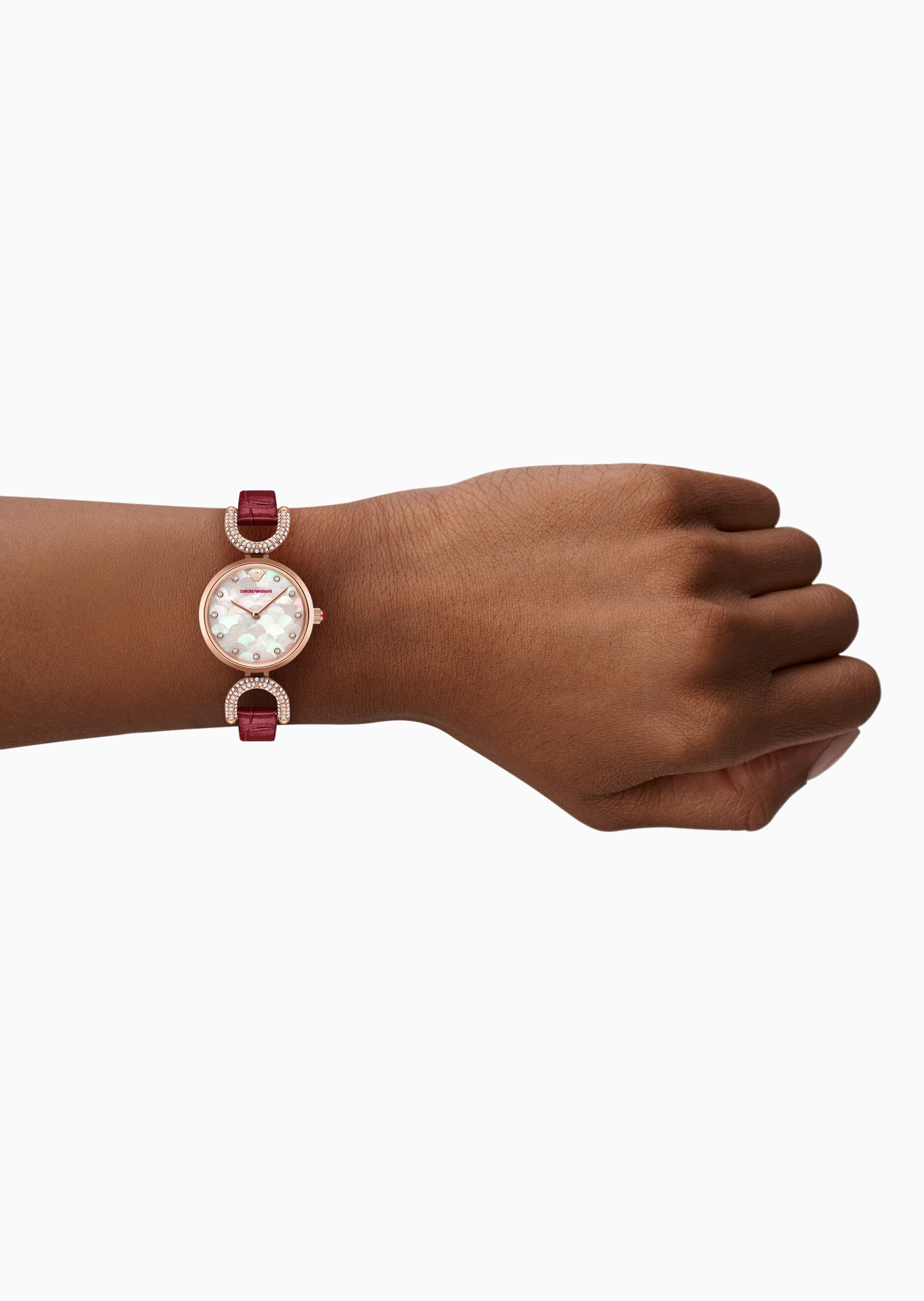 Emporio Armani 马年限定女士圆形密镶皮革腕带石英腕表